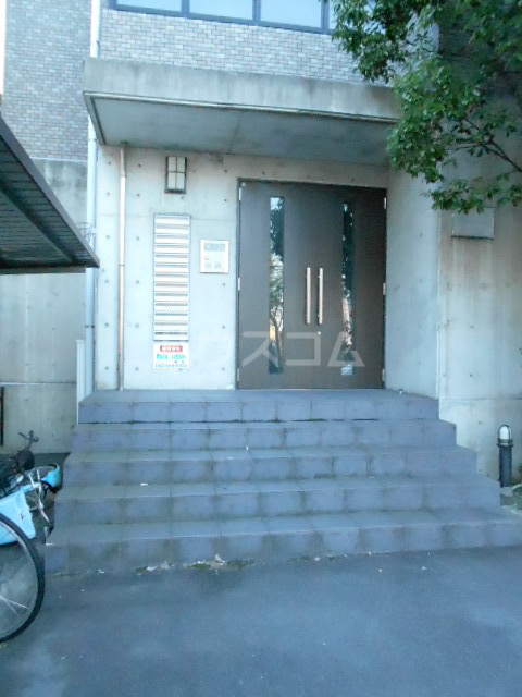 20/30 エントランス