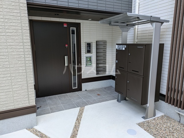 22/26 エントランス