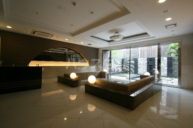 23/30 エントランス