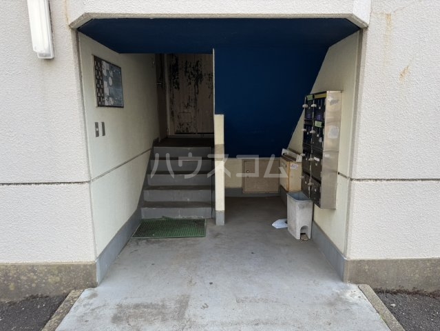 17/27 エントランス