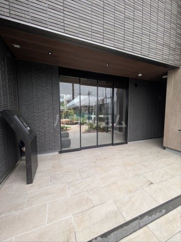 23/26 エントランス