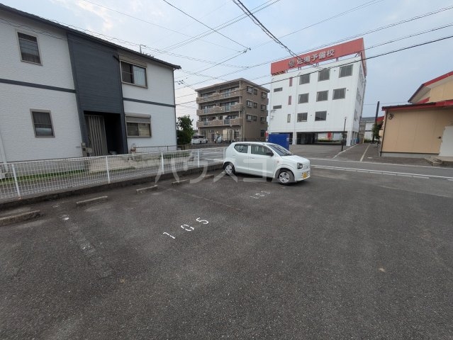 18/28 駐車場
