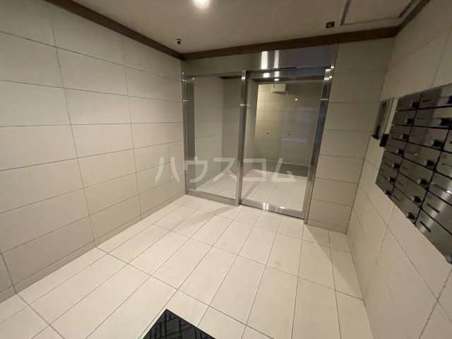 24/30 エントランス