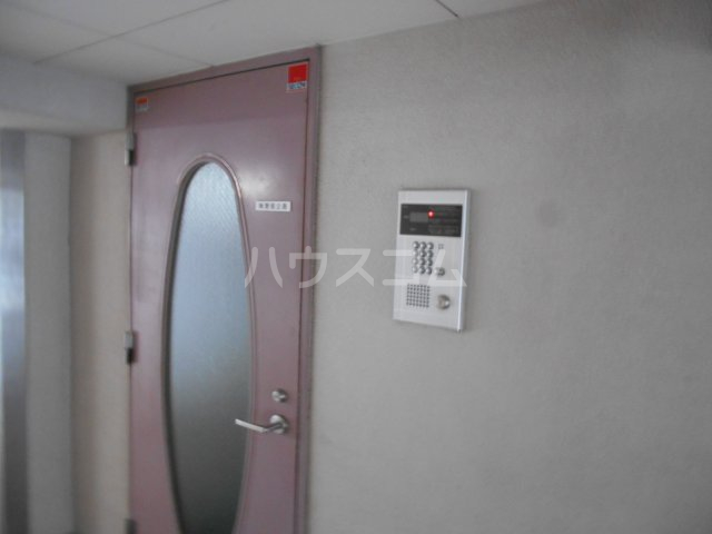 20/21 エントランス