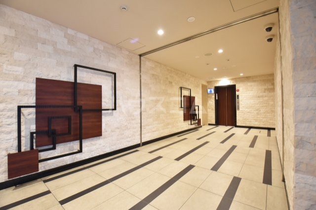 24/30 エントランス