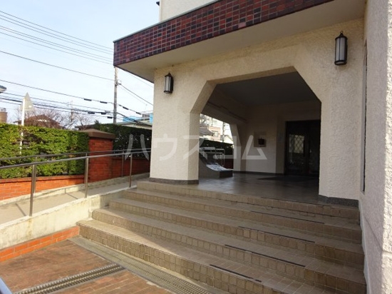 25/30 エントランス