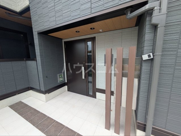 28/30 エントランス