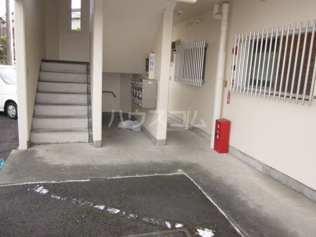 23/30 エントランス