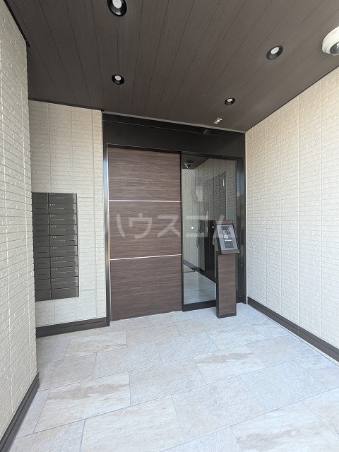 27/30 エントランス