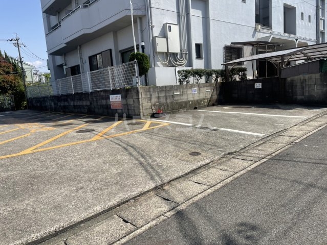 23/27 駐車場