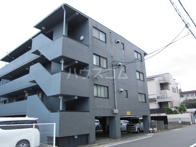 21/22 エントランス