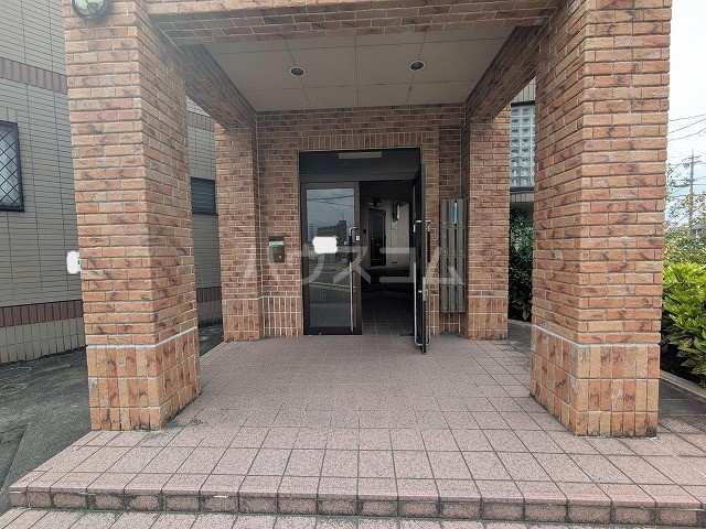 21/30 エントランス