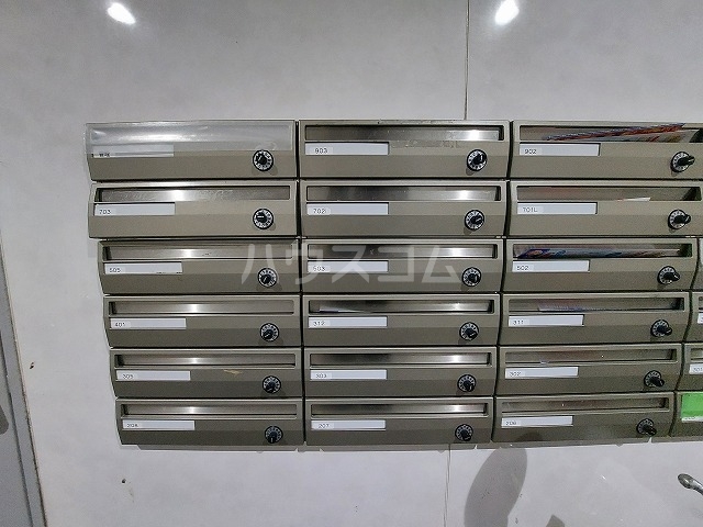 25/30 エントランス