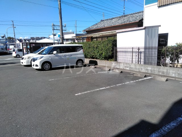 18/28 駐車場
