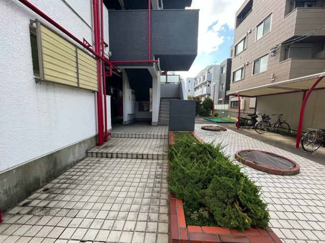 21/30 エントランス