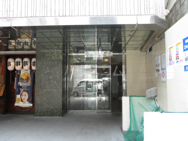 28/30 エントランス