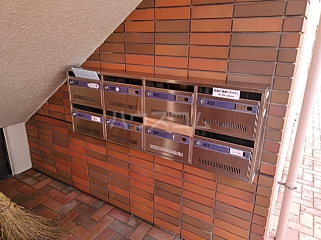 20/23 エントランス