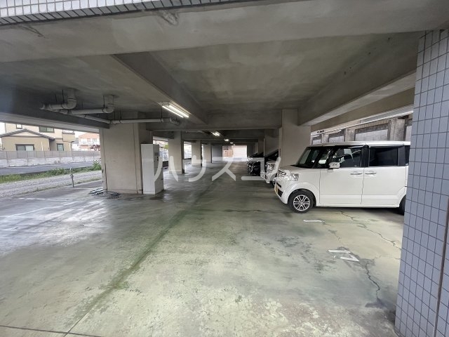 17/17 駐車場