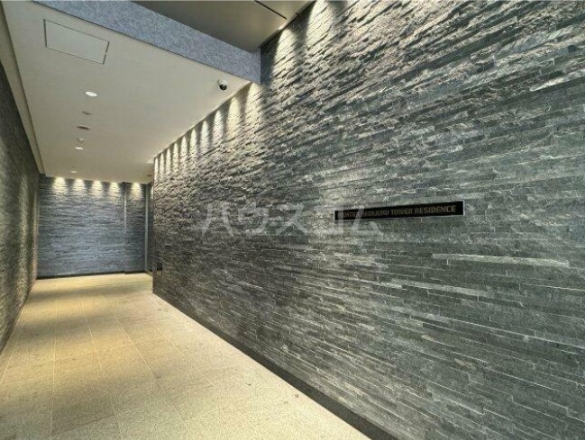 24/30 エントランス