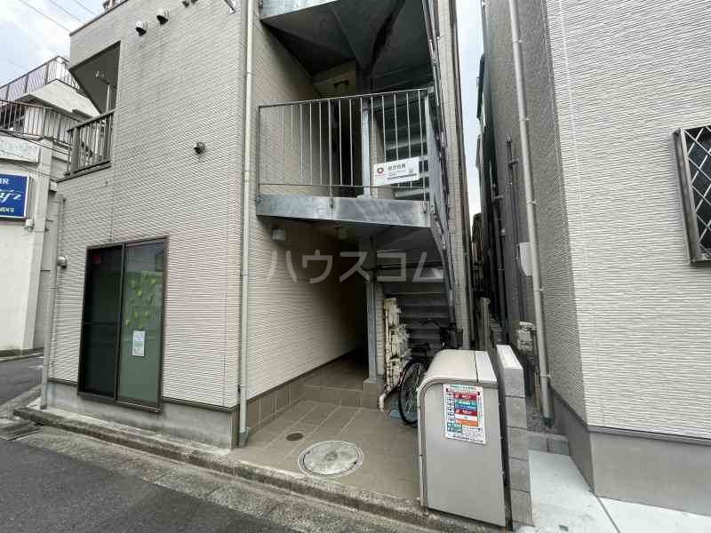 20/21 エントランス