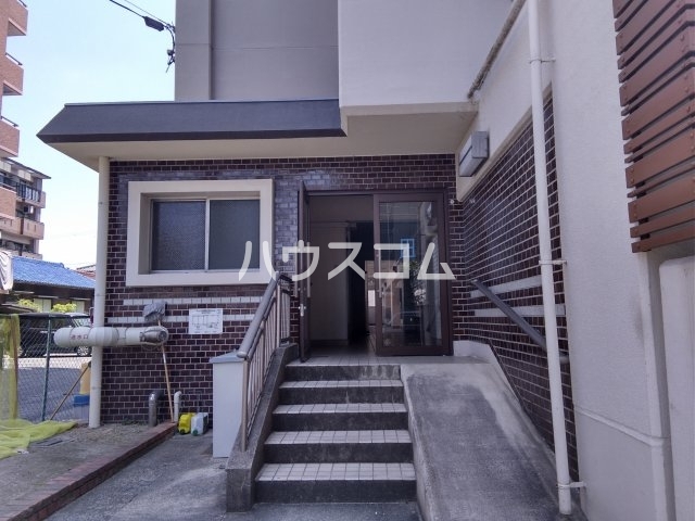 27/30 エントランス