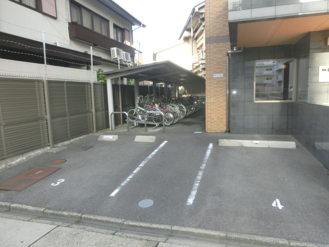 21/28 駐車場