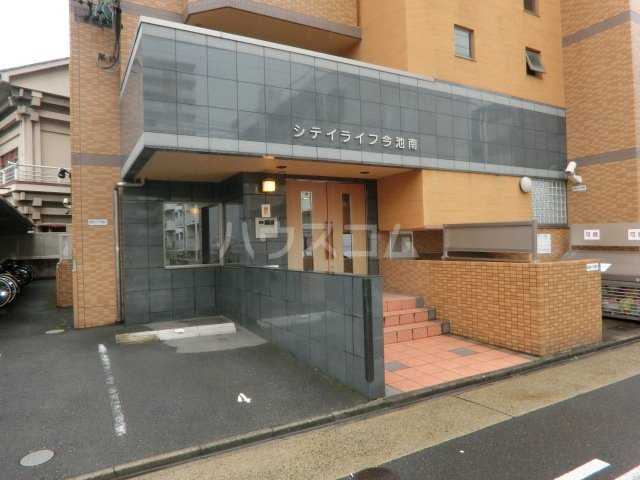 22/29 エントランス