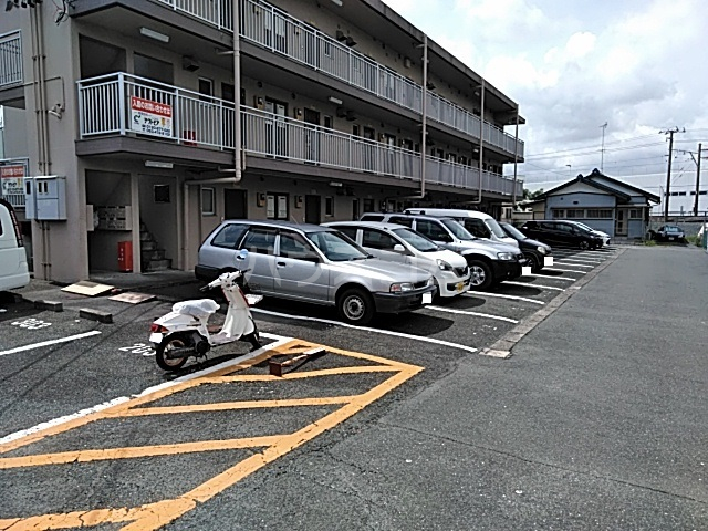 27/30 駐車場