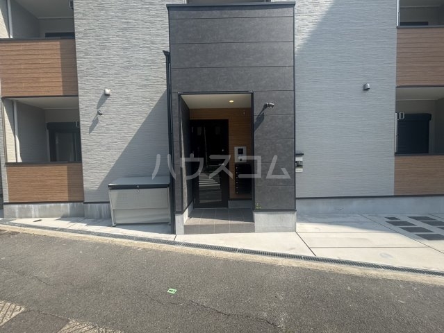 24/30 エントランス