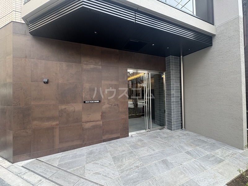 18/28 エントランス