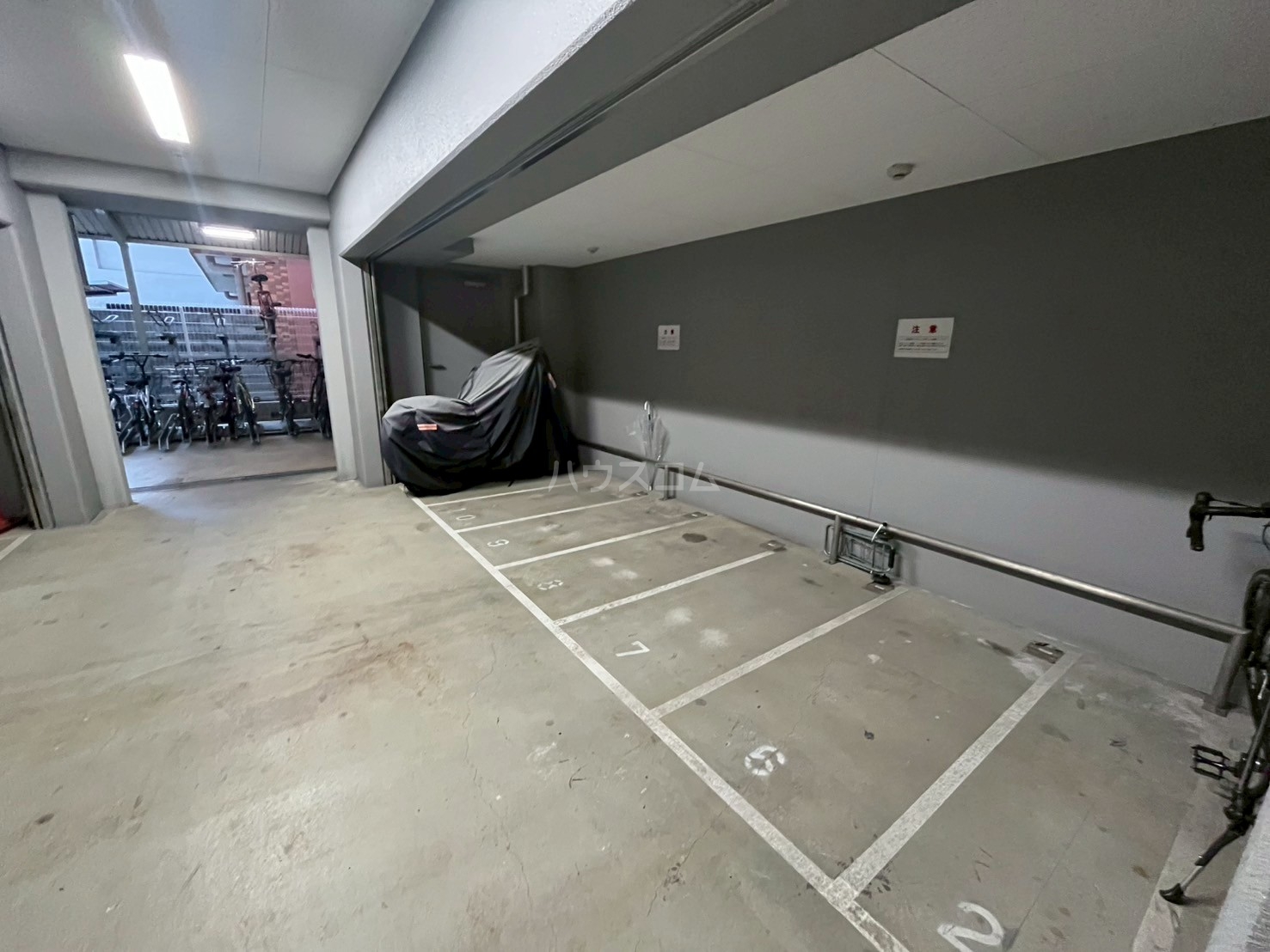 25/30 駐車場
