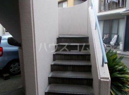 18/19 エントランス