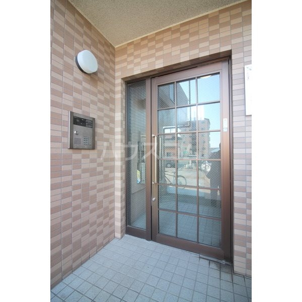 21/27 エントランス