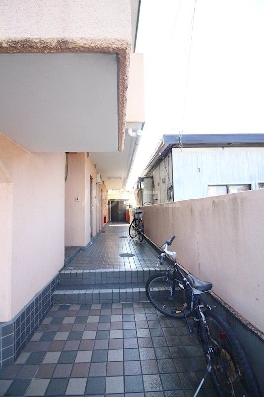 18/19 エントランス