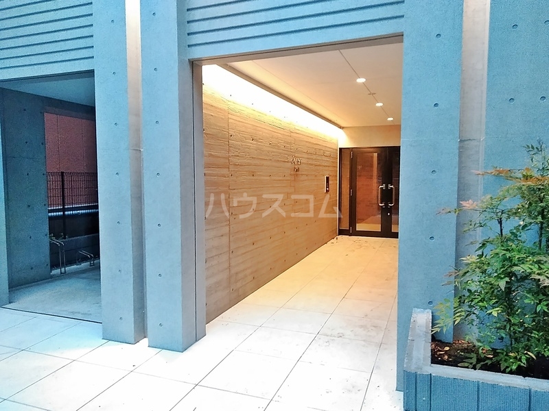 18/28 エントランス