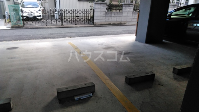20/28 駐車場