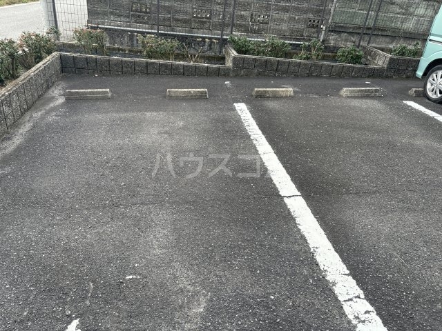 27/30 駐車場