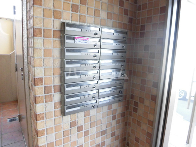 22/28 エントランス