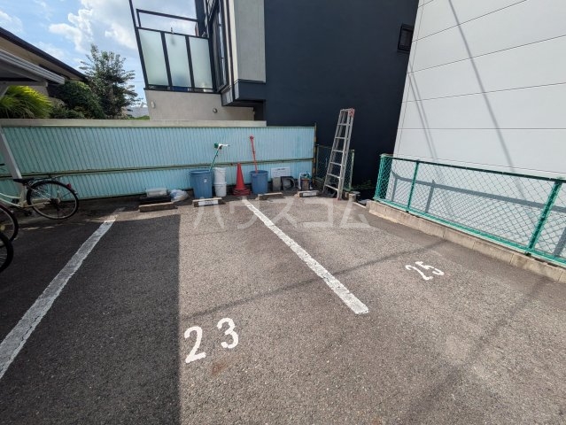 22/23 駐車場