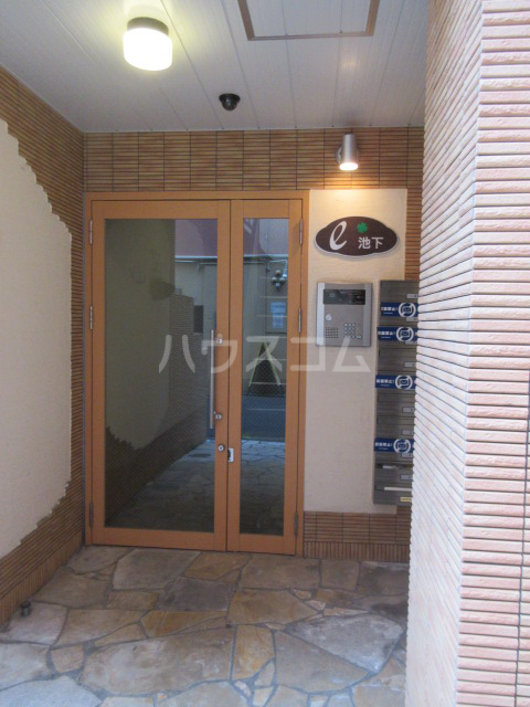 23/27 エントランス