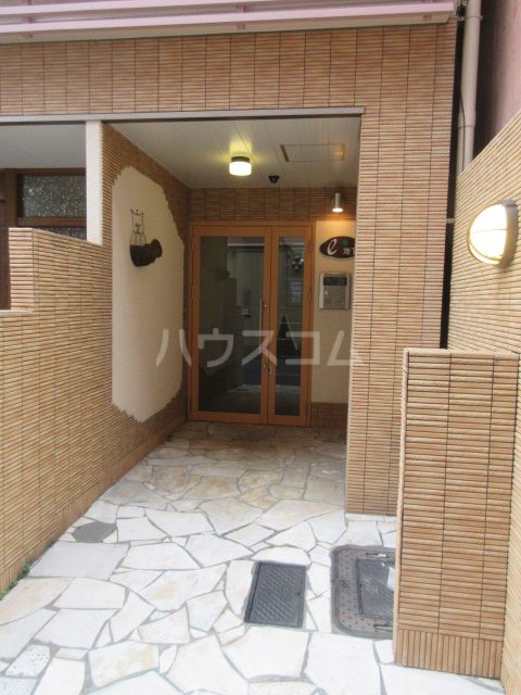 24/27 エントランス