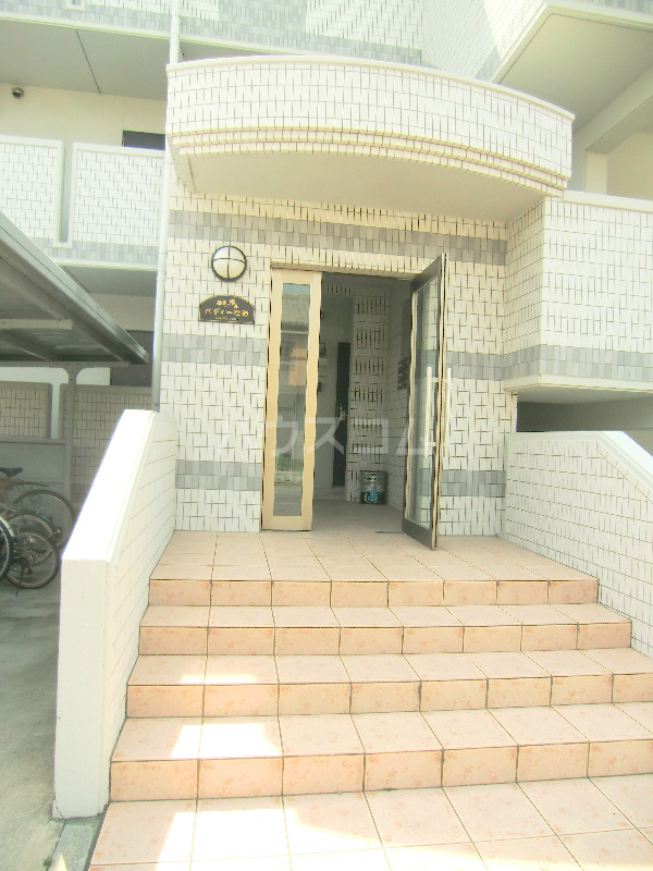 18/28 エントランス