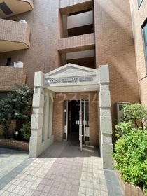 27/30 エントランス