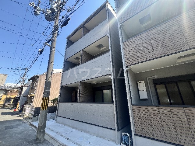 27/30 エントランス