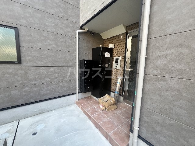 28/30 エントランス