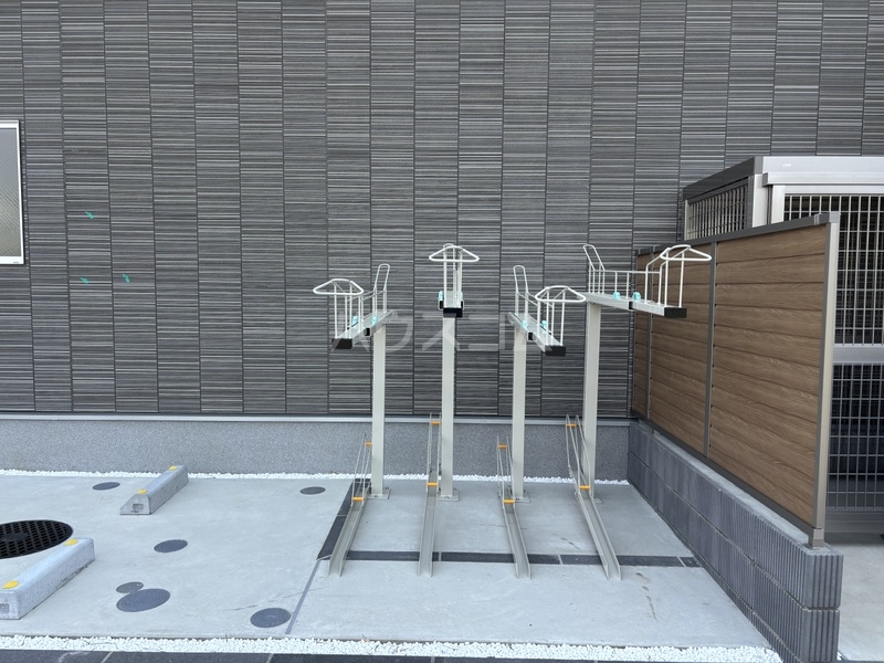 27/30 エントランス