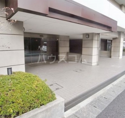 23/28 エントランス