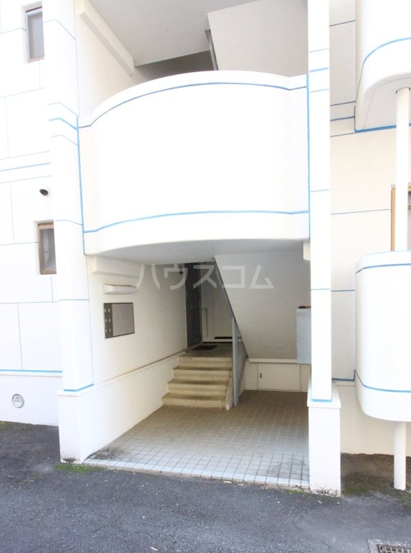 17/25 エントランス