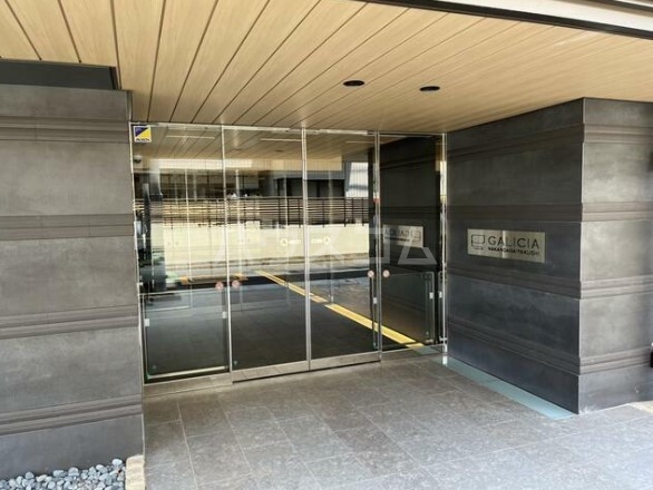 13/17 エントランス