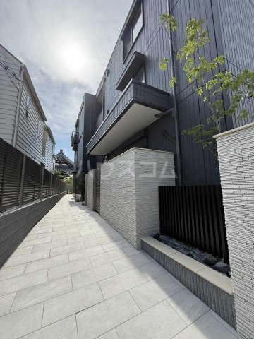 24/30 エントランス